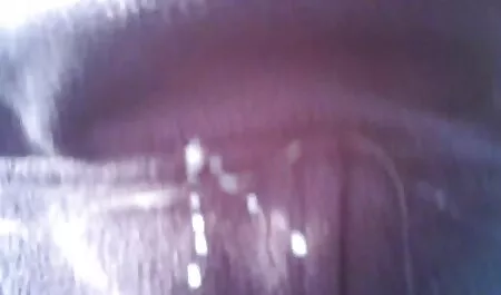 Nam hoàn thành một cách lạnh lùng con chó cái trong sec loan luan me ke miệng