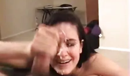 Con chó cái thèm khát để cho bộ ngực to lớn của mình được chạm vào và cô ấy thực sự thích nó, bản thân phim sec me ke dam dang cô ấy cũng bị kích thích một cách khiếm nhã