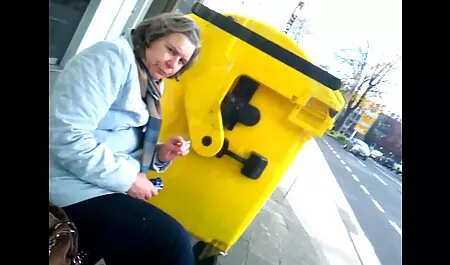 Brunette trong vớ fucks cô ấy ông chủ phim sec me dit con trai trên các armchair