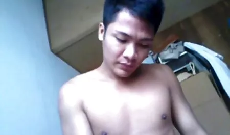 Không quên bắn, anh ta kiểm phim sec me con loan luan tra một con điếm mới, đụ cô trong âm hộ, sau đó vào hậu môn, và cô gái - tự biết mình - mỉm cười bình tĩnh