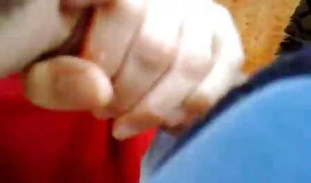 Em bé ngập trong tinh trùng của mình trên sec loan luan me va con trai ghế ô tô