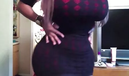 Búp bê mua một quả dưa chuột khổng lồ trong cửa phim sec loan luan me hàng và tự đụ mình