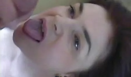 Quay xung quanh anh ta, lột trần truồng và kích thích âm hộ của anh ta với một lực hút mạnh mẽ, người phụ phimsec me ke nữ khéo léo ngồi trên con cặc đầy kinh nghiệm của anh ta