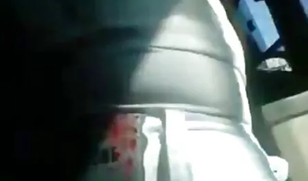 Anh chàng ghé thăm hàng xóm của anh ấy và đụ cô ấy phim sec me ke dam dang trên đi văng