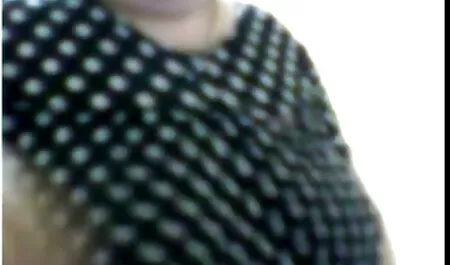 Người làm vườn xếp mọi thứ vào trong bụi phim sec loan luan me va con trai cây của bà chủ