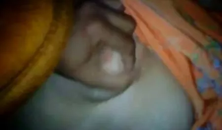 Đánh phim sec me dit con thức một chàng trai và quan hệ tình dục với anh ta