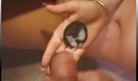 Và em bé chỉ bú thần thánh không vội vàng, liếm đầu từ mọi phim sec con du me phía, như thể đây là món ngon tuyệt vời nhất mà em nhận được trong đời