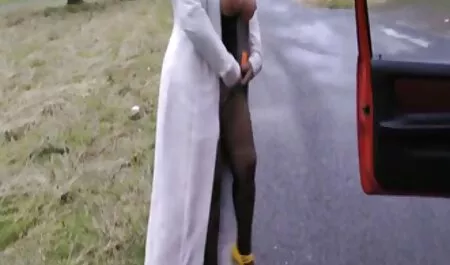 Một cô gái tóc nâu trong bộ đồ lót sexy địt nhau với một chàng trai trẻ trên giường, hút một dương vật phimsec me ke con chong đàn hồi và há miệng ra và lấy một dòng tinh trùng trên mặt cô ấy