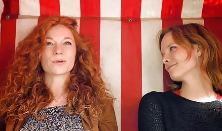 Hơn mười thành viên giật dây trên một con chó sec loan luan me ke cái màu đỏ