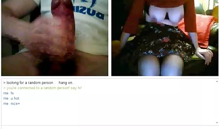 Người đàn ông Latin xem khiêu dâm và giật tắt của anh sec dit me vo ấy vòi